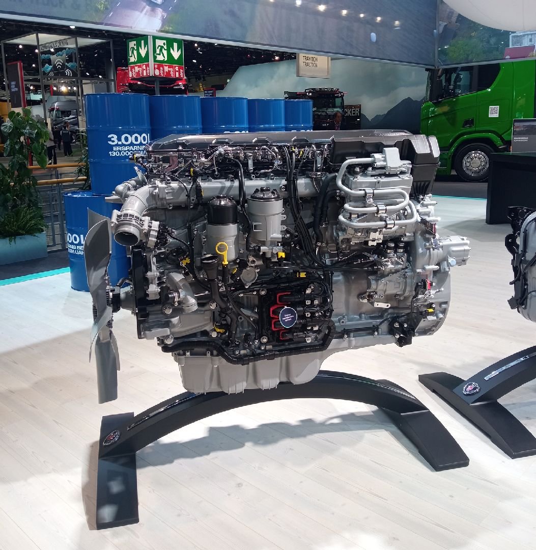 Dünyanın en büyük ağır ticari araç markalarından Scania, Almanya’nın Hannover kentinde düzenlenen IAA Hannover Ticari Araçlar Fuarında elektrikli ve alternatif yakıtlı modellerini sergileyerek markanın ve sektörün gelecek vizyonunu yansıttı.