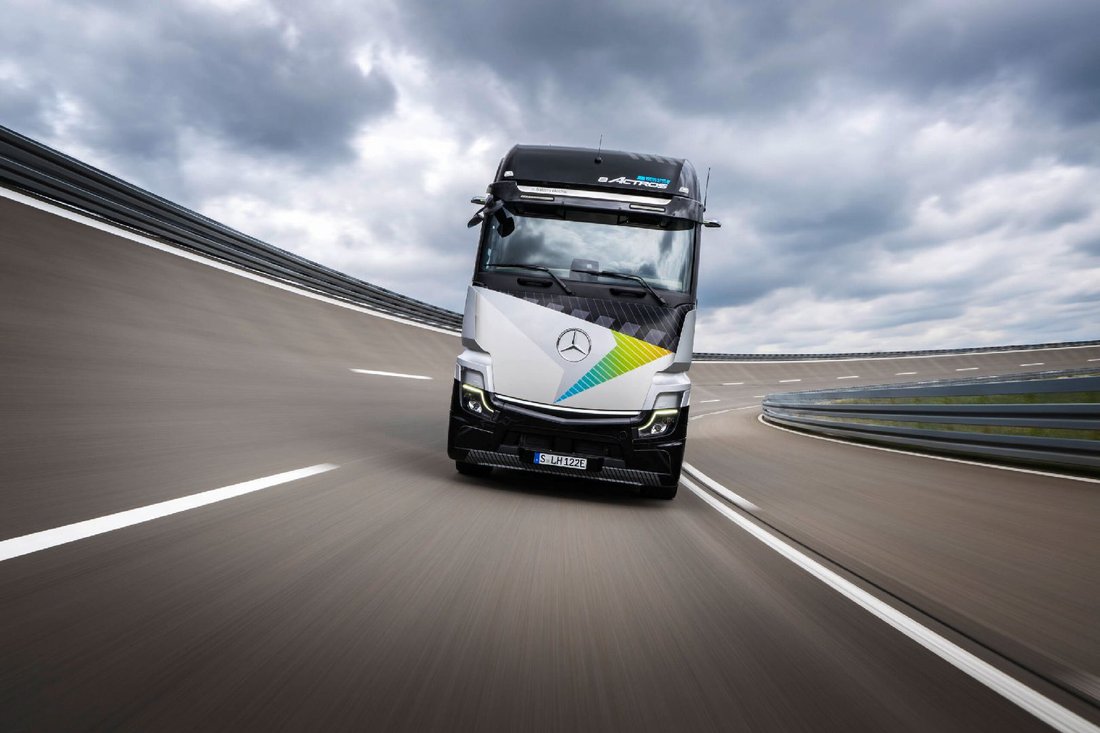 Mercedes-Benz Trucks und Dachser unterzeichnen Absichtserklärung: Auftrag über 50 eActros LongHaulMercedes-Benz Trucks and Dachser sign Letter of Intent: Order for 50 eActros LongHaul